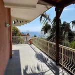 Casa Eden Ачи Костелло
